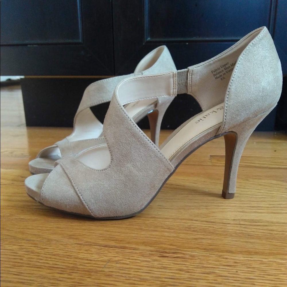 Kelly & Katie Beige Peep Toe Pumps - Size 8.5